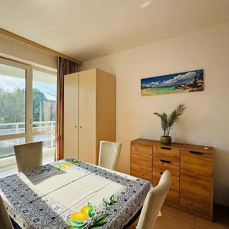 Sunny House 101 One Bedroom * Napospart
