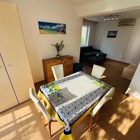 Sunny House 101 One Bedroom Apartman *